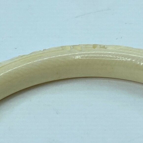 Finely carved Resin 9mm Dragon swimming in the cloud slip on bangle GS697 - Picture 8 of 8